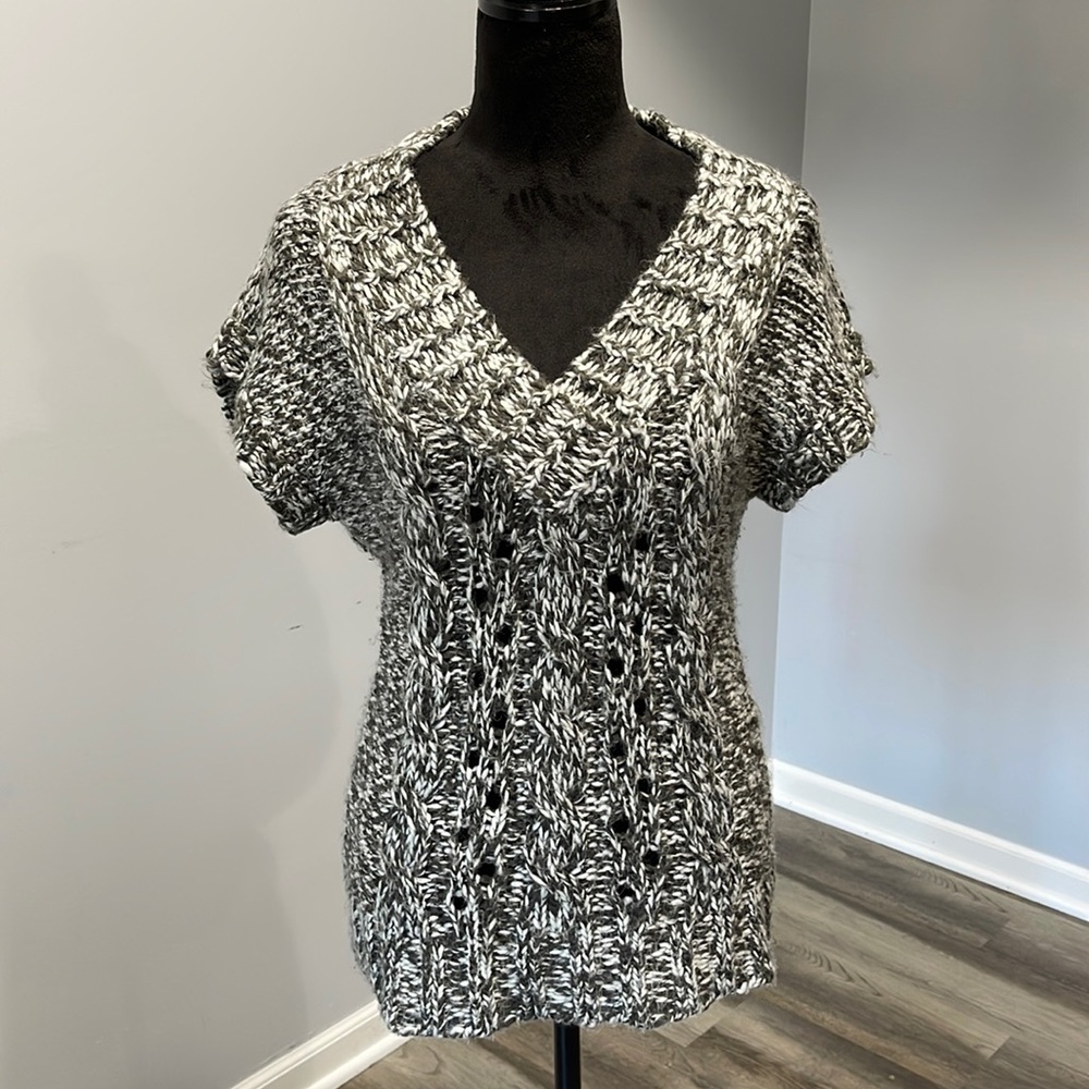 New York AT LAST Chunky Knit Gray short sleeve  Sweater gray white